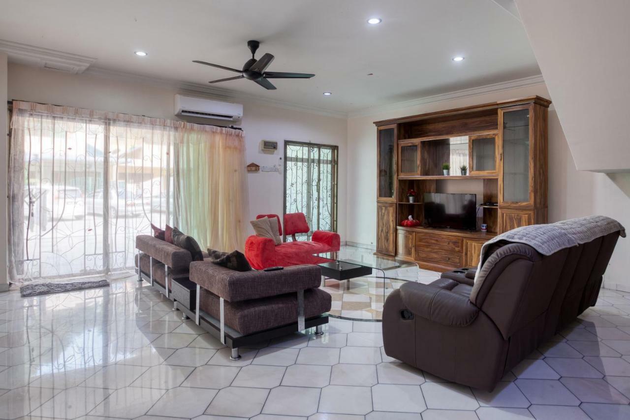 Gunung View Homestay 10 To 12 Pax Near Sunway Tambun อิโปห์ ภายนอก รูปภาพ