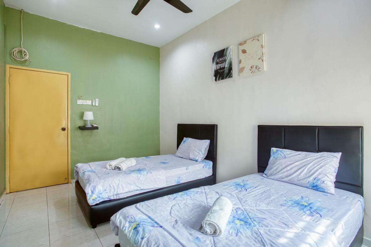 Gunung View Homestay 10 To 12 Pax Near Sunway Tambun อิโปห์ ภายนอก รูปภาพ