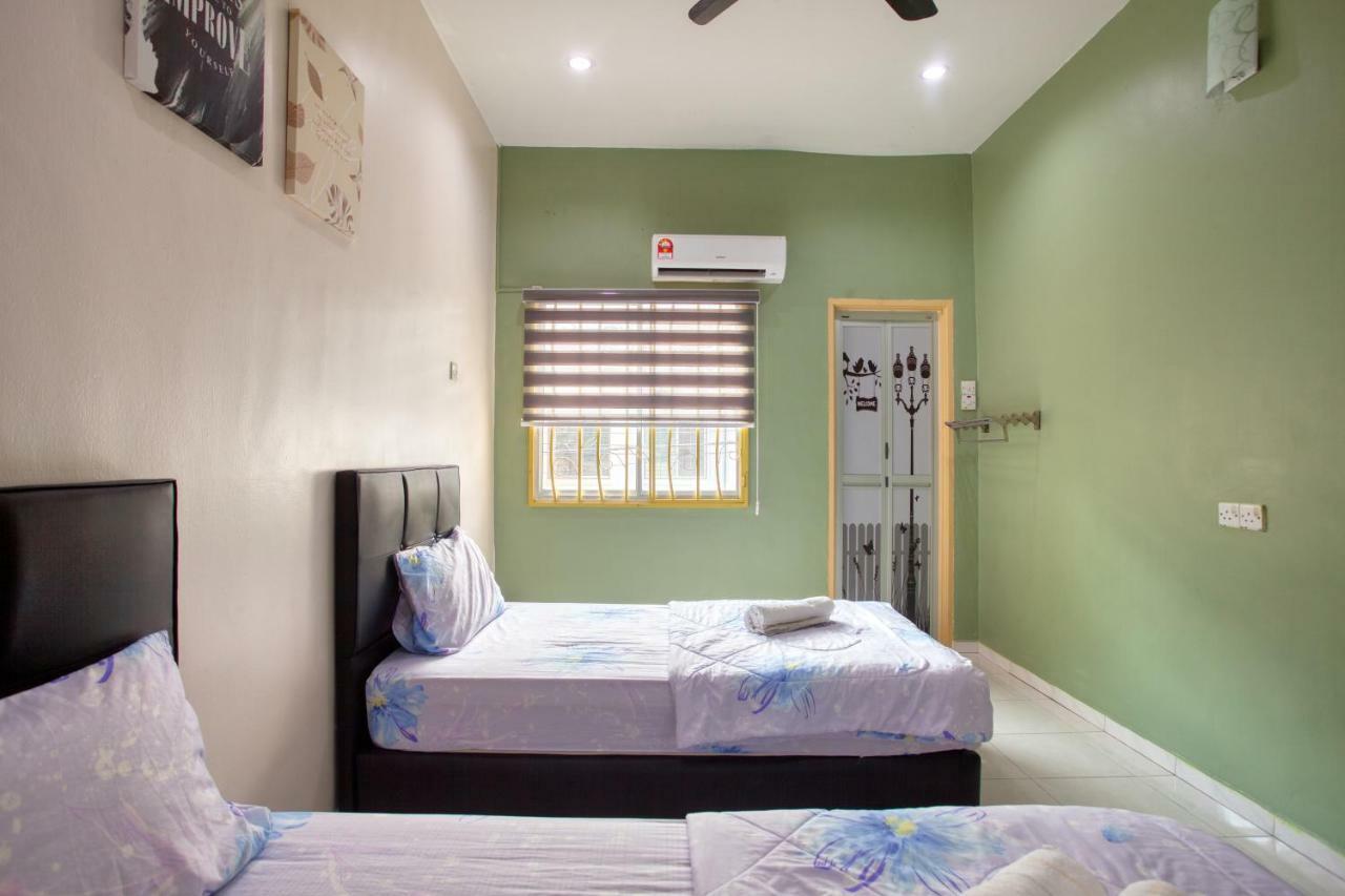 Gunung View Homestay 10 To 12 Pax Near Sunway Tambun อิโปห์ ภายนอก รูปภาพ