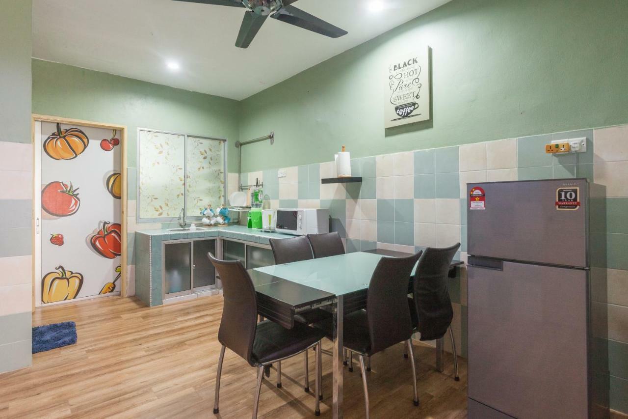 Gunung View Homestay 10 To 12 Pax Near Sunway Tambun อิโปห์ ภายนอก รูปภาพ