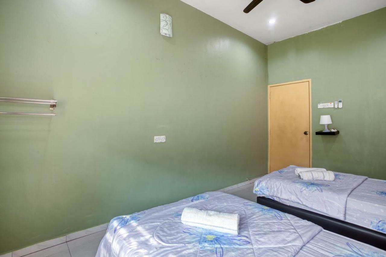 Gunung View Homestay 10 To 12 Pax Near Sunway Tambun อิโปห์ ภายนอก รูปภาพ
