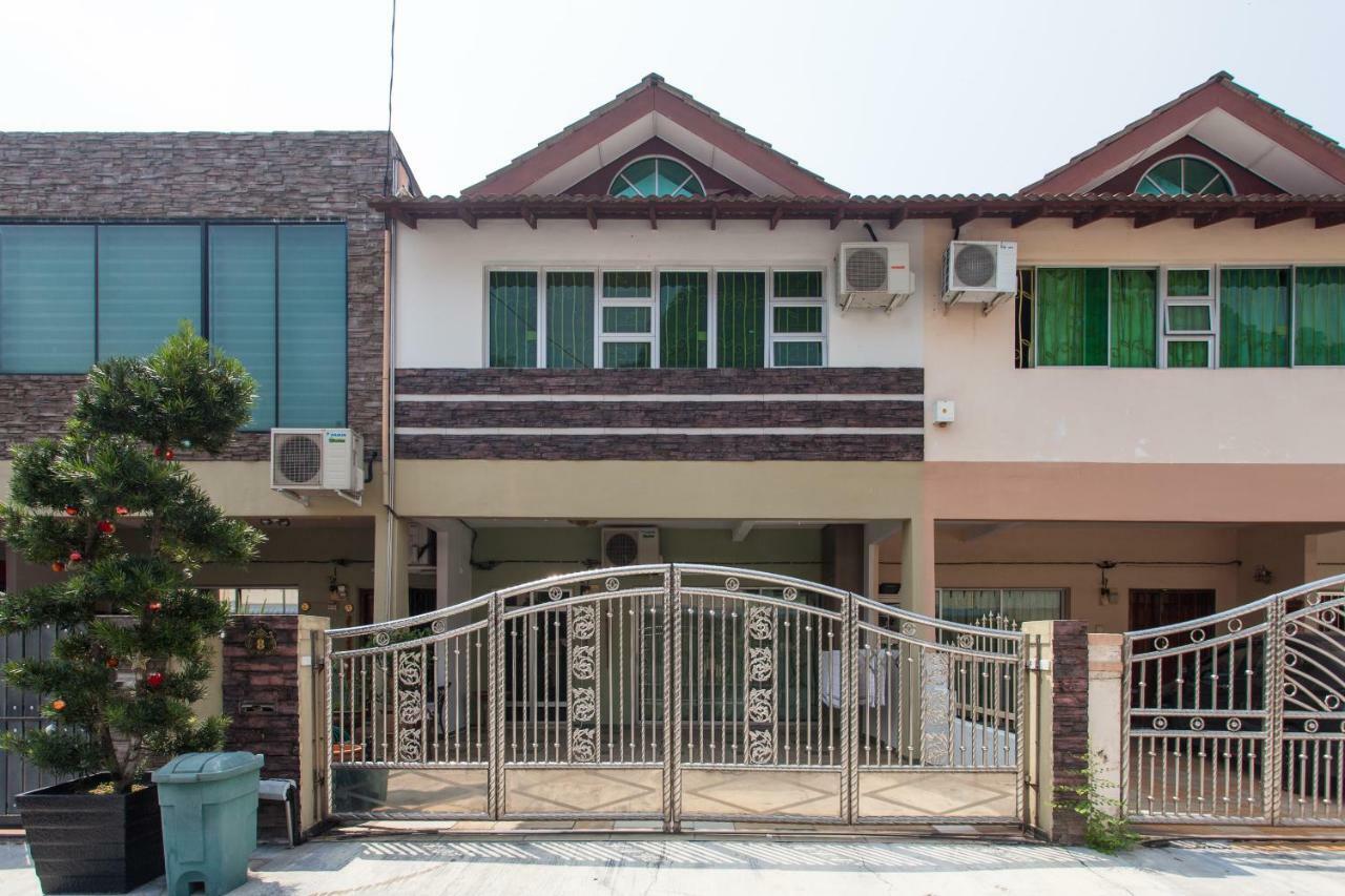 Gunung View Homestay 10 To 12 Pax Near Sunway Tambun อิโปห์ ภายนอก รูปภาพ